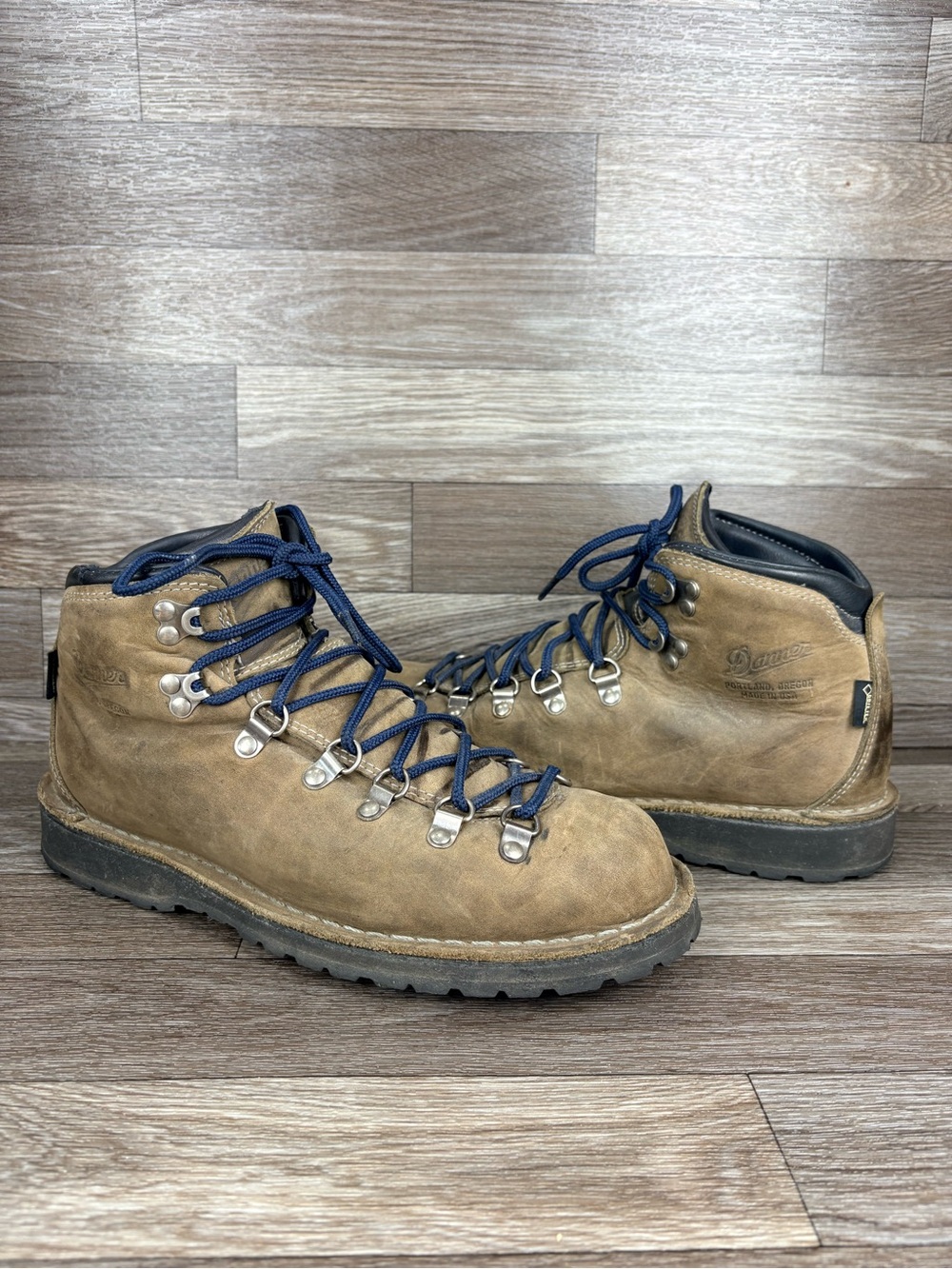Danner Mountain Pass Gunmetal Boots Nubuck Leather Vibram Gore-Tex Men’s Sz 9EE